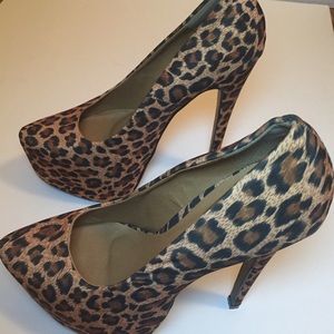 CHEETAH HEELS Size 7